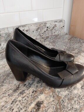 Ecco Black Leather Bow Block Heel Pumps